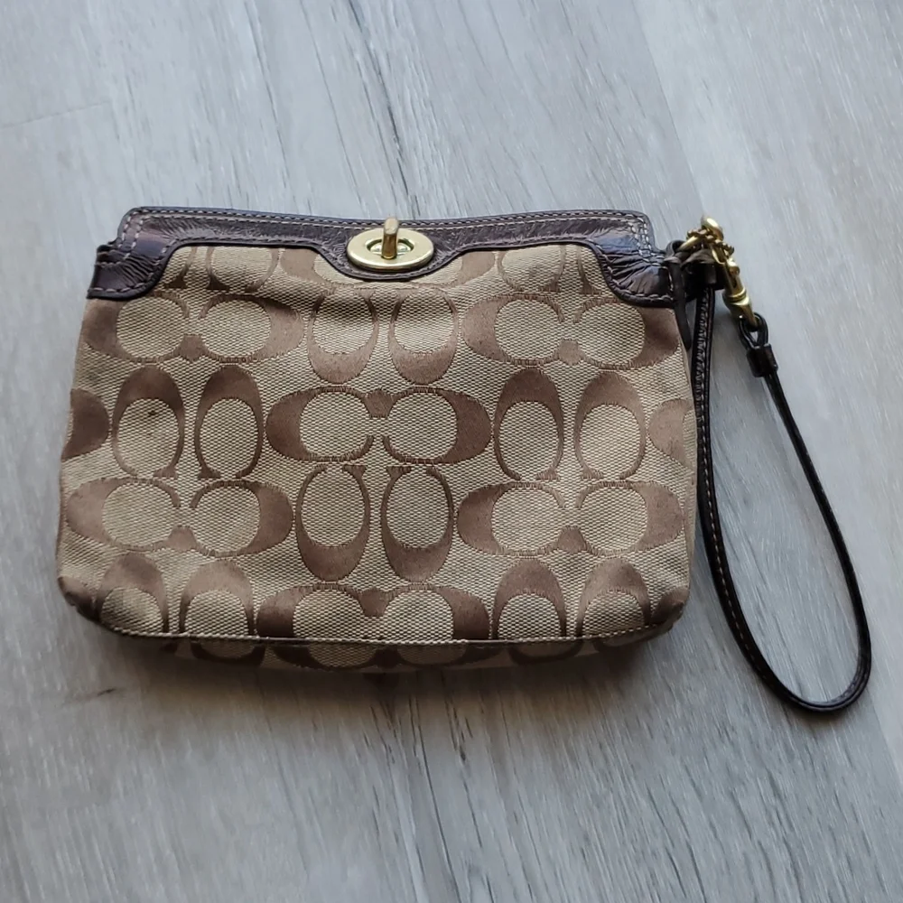 Coach wristlet - Picture 1 of 3